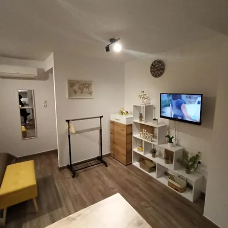 Apartment Studio-10 *