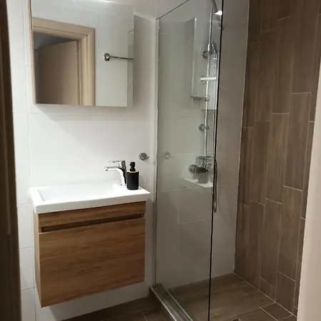 Studio-10 Apartment *